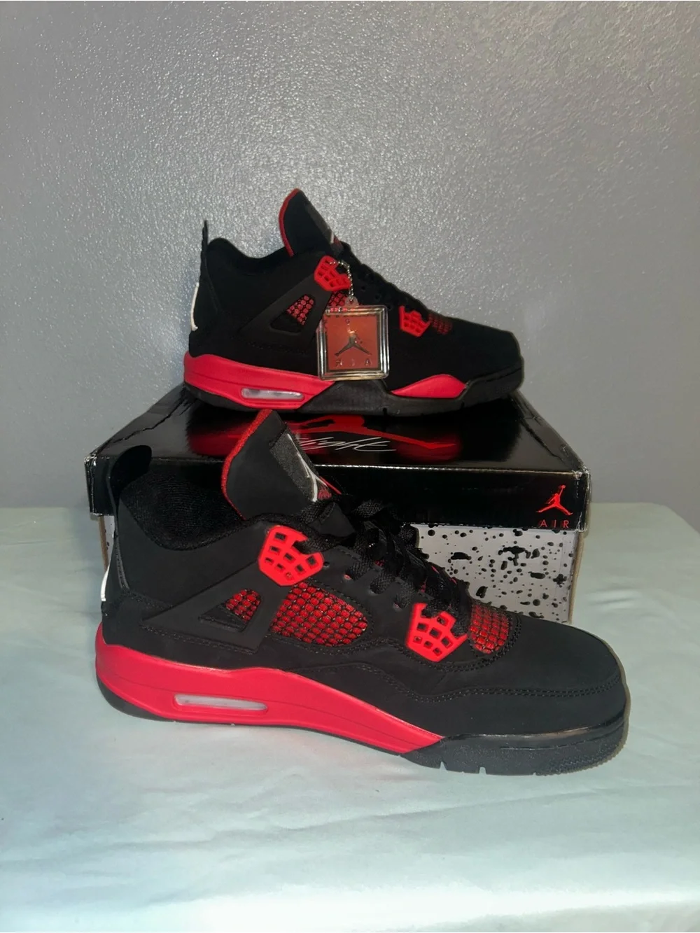 Jordan Men's Black and Red Retro Basketball Sneakers
